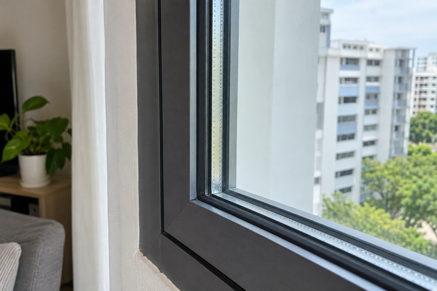 Close view of the glazing edge in an aluminium window
